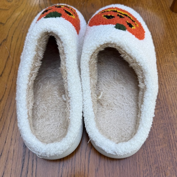 Halloween Pumpkin Slides Women’s Size SM 6-8 EUC Cute Fall Slippers White - Picture 5 of 9
